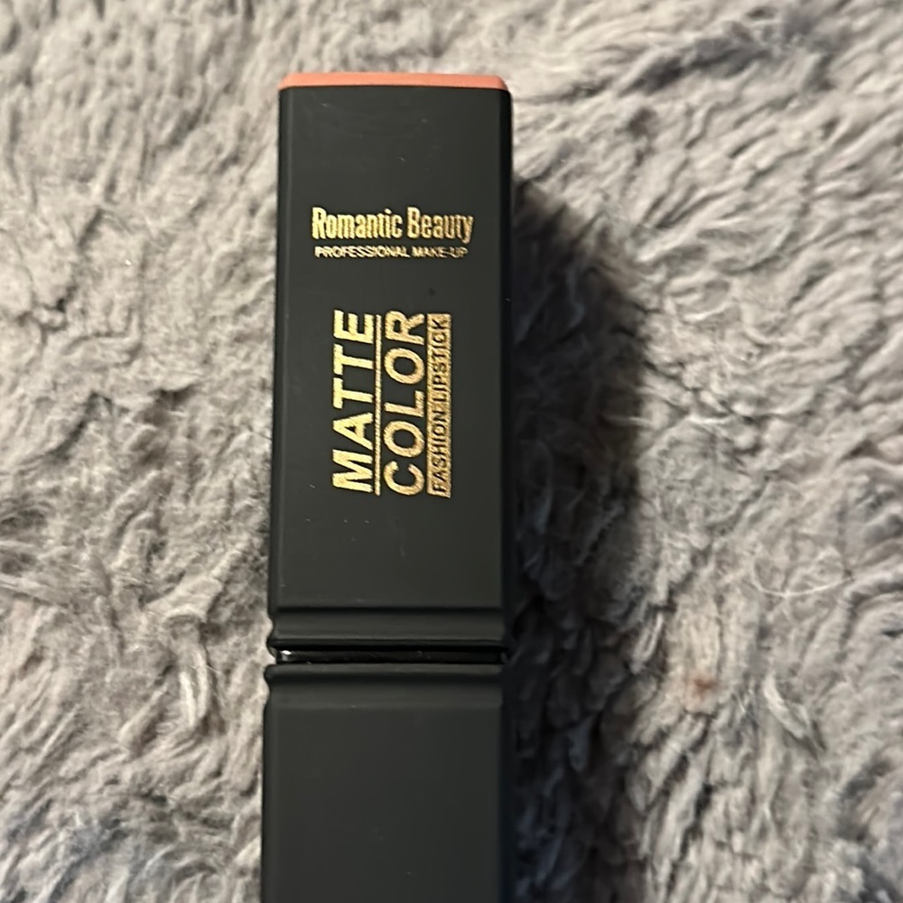 Romantic Beauty Matte Color 109 Pretty matte color with Gold Flecks